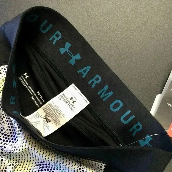 NWT Under Armour Womens Black Multicolor Compression HeatGear Leggings Medium - Picture 12 of 15